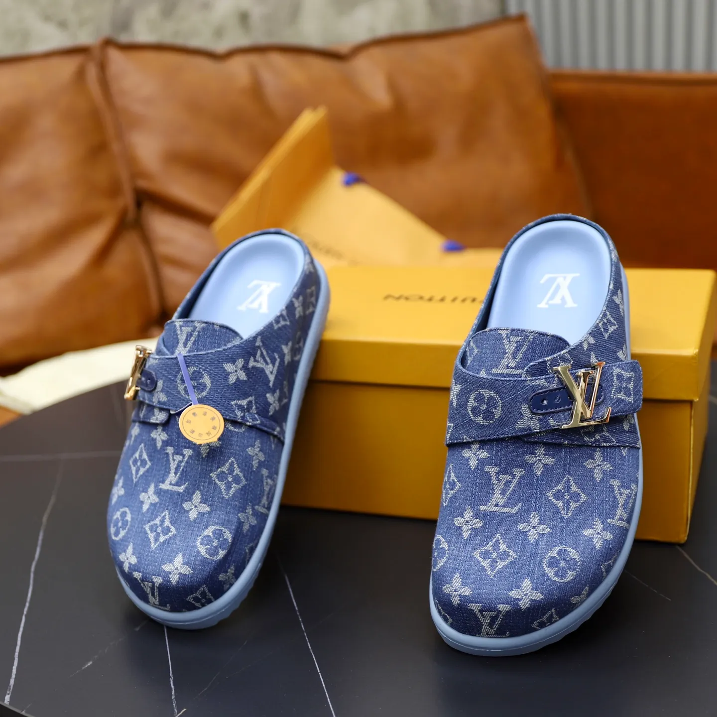 Ex-factory price: 520💰🙅‍♂️🙅‍♂️🙅‍♂️Birkenstock Brand: LV Louis Vuitton Standard code: 38-45 (cowhide lining) Grade: Same as the official website Material: Original presbyopic fabric design Original rubber wear-resistant molded outsole Style category: Men's fashion sandals Distinguished luxury brand elements Top luxury Color: Actual picture color